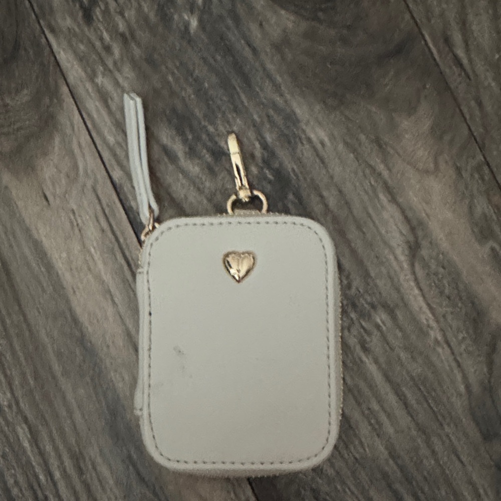 Elegant White Card Holder with Gold Accent